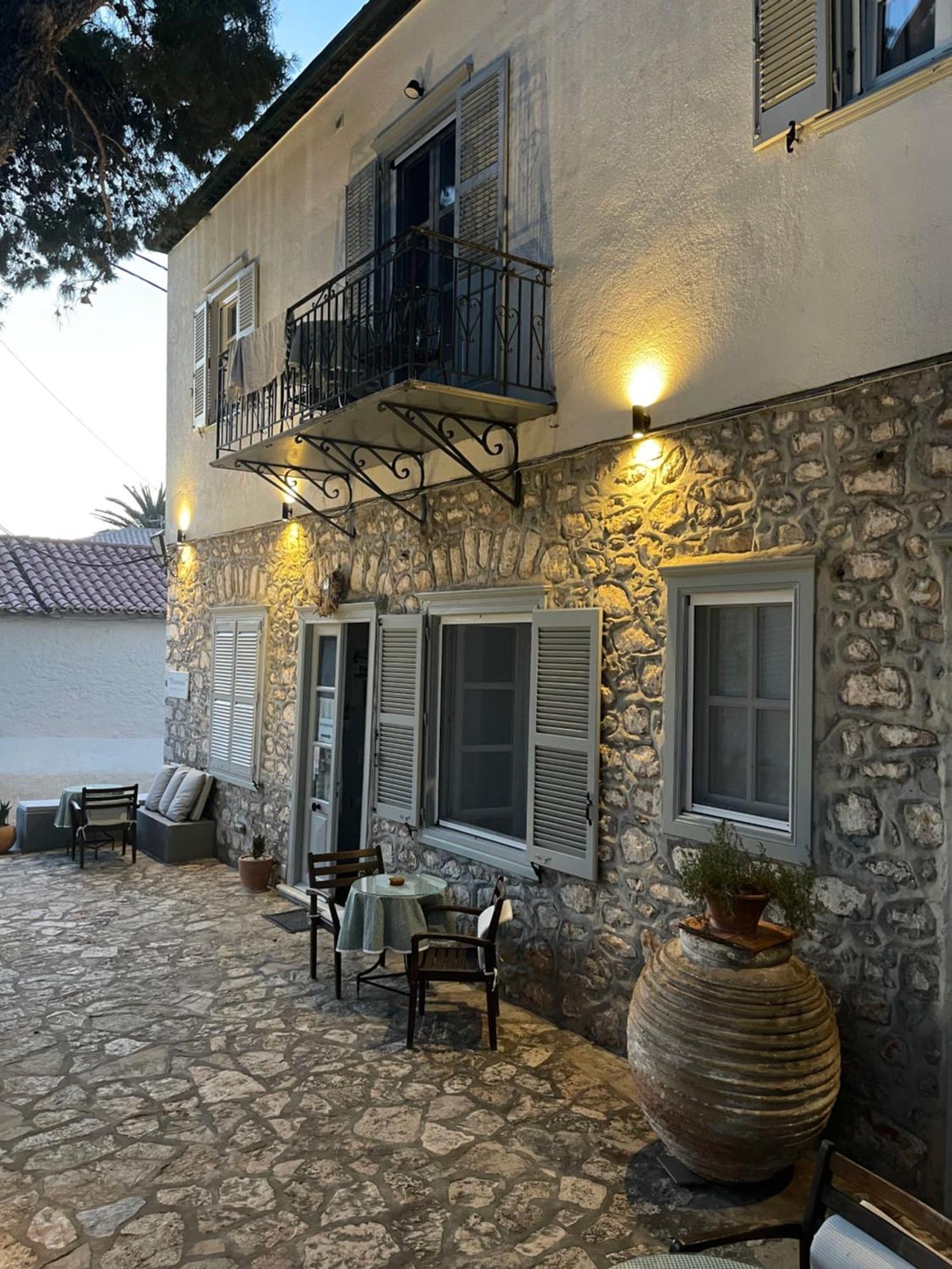 Piteoussa Rooms Хидра Екстериор снимка